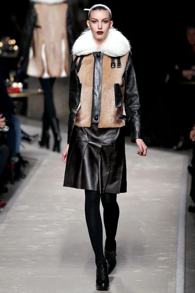 Look 15